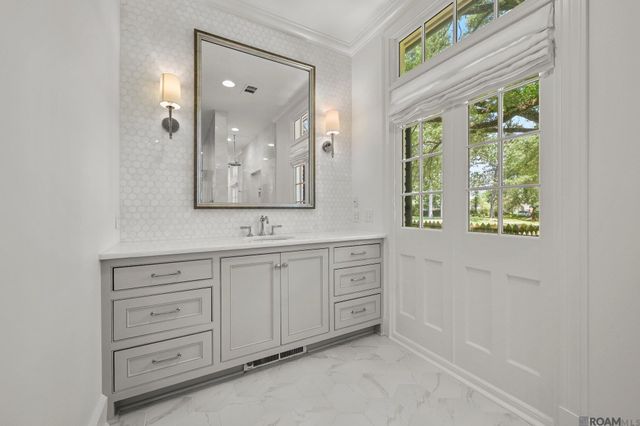 7022 Richards Dr, Baton Rouge, LA 70809