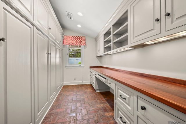 7022 Richards Dr, Baton Rouge, LA 70809