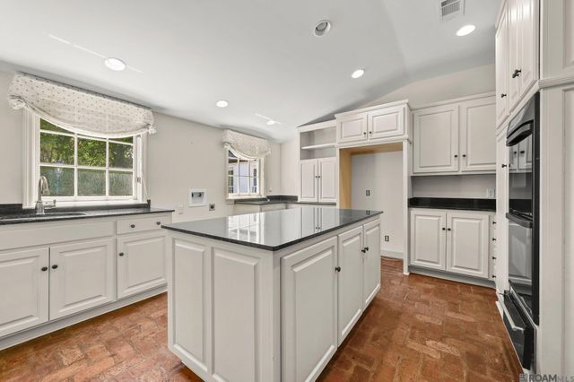 7022 Richards Dr, Baton Rouge, LA 70809