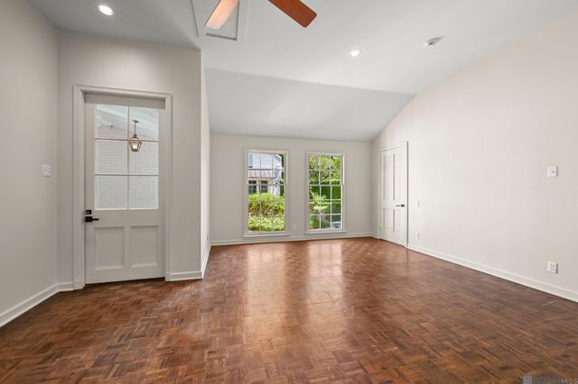 7022 Richards Dr, Baton Rouge, LA 70809