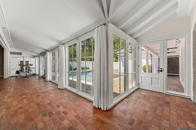 7022 Richards Dr, Baton Rouge, LA 70809