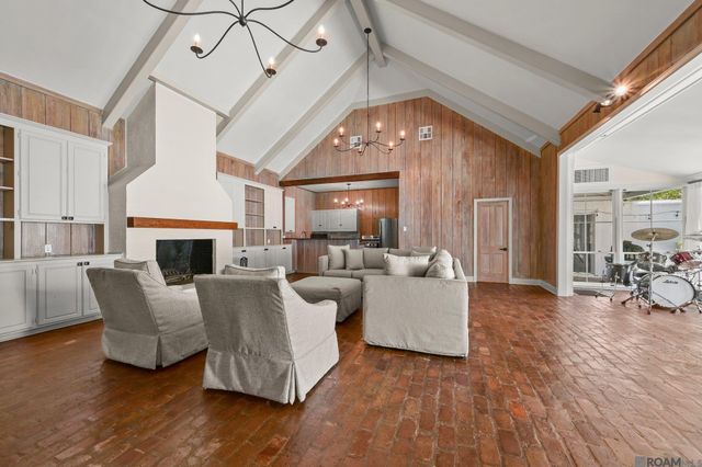 7022 Richards Dr, Baton Rouge, LA 70809