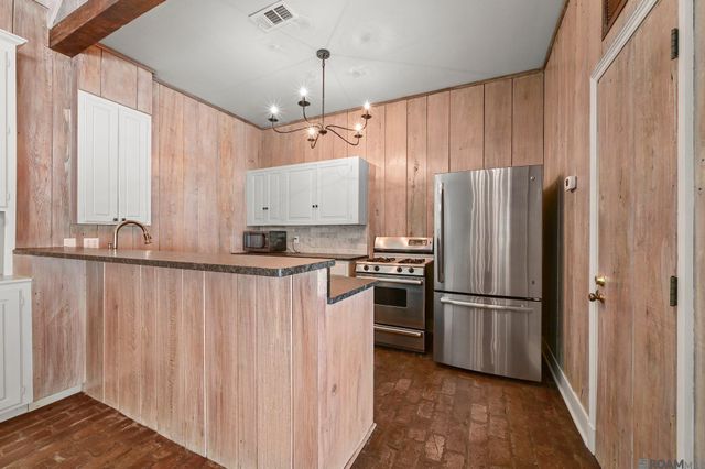 7022 Richards Dr, Baton Rouge, LA 70809