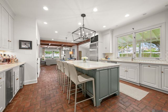 7022 Richards Dr, Baton Rouge, LA 70809