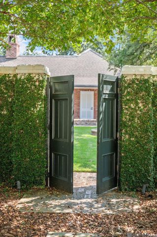 7022 Richards Dr, Baton Rouge, LA 70809