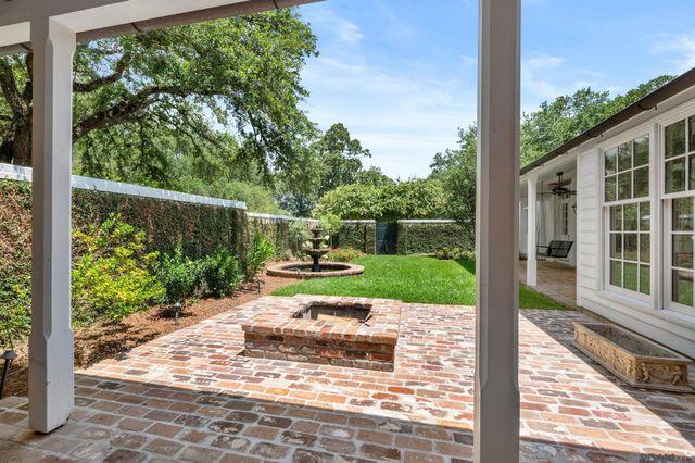 7022 Richards Dr, Baton Rouge, LA 70809