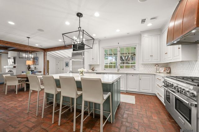 7022 Richards Dr, Baton Rouge, LA 70809