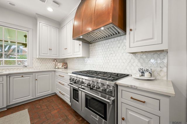 7022 Richards Dr, Baton Rouge, LA 70809