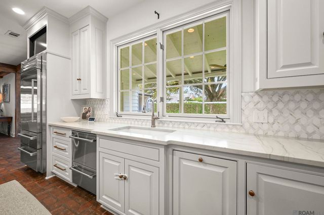 7022 Richards Dr, Baton Rouge, LA 70809