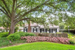 7022 Richards Dr, Baton Rouge, LA 70809
