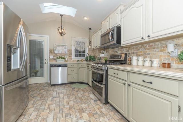 1800 N Thomas Avenue, Evansville, IN 47711