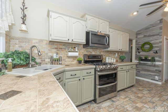 1800 N Thomas Avenue, Evansville, IN 47711