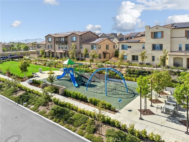 810 Enchanted Hideaway, Upland, CA 91786