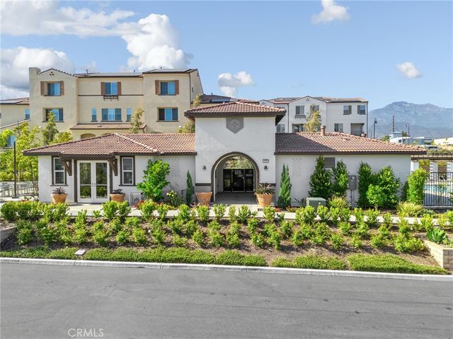 810 Enchanted Hideaway, Upland, CA 91786