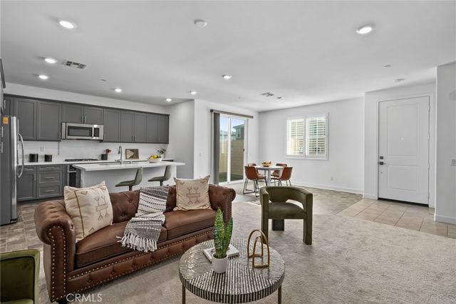 810 Enchanted Hideaway, Upland, CA 91786