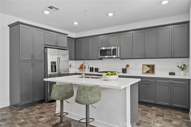 810 Enchanted Hideaway, Upland, CA 91786