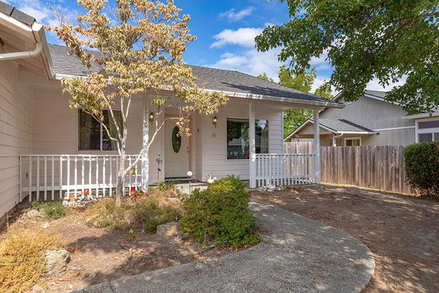 1710 Blue Moon Lane, Grants Pass, OR 97527