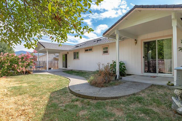 1710 Blue Moon Lane, Grants Pass, OR 97527