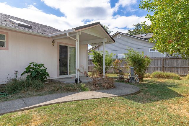 1710 Blue Moon Lane, Grants Pass, OR 97527
