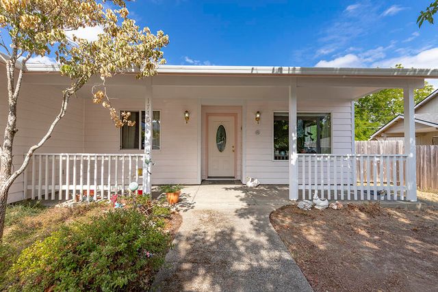 1710 Blue Moon Lane, Grants Pass, OR 97527