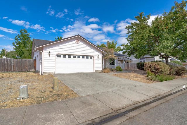 1710 Blue Moon Lane, Grants Pass, OR 97527