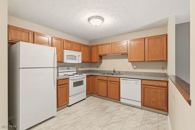 378 Angela Lane, Avon Lake, OH 44012