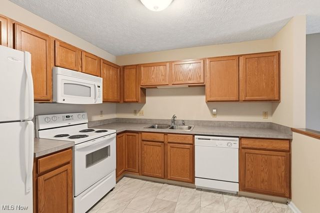 378 Angela Lane, Avon Lake, OH 44012