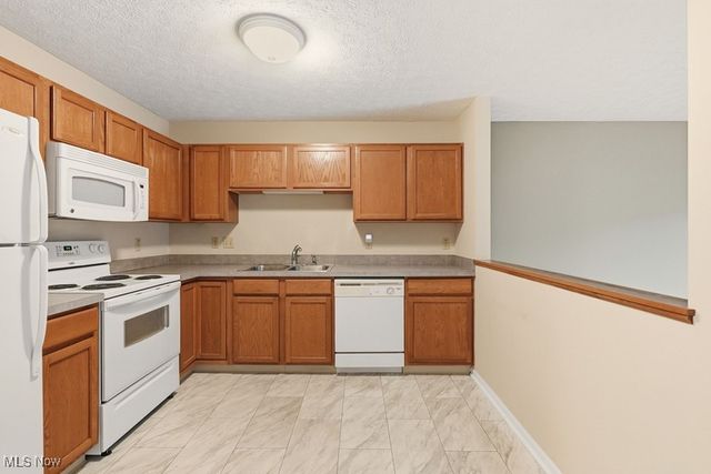 378 Angela Lane, Avon Lake, OH 44012