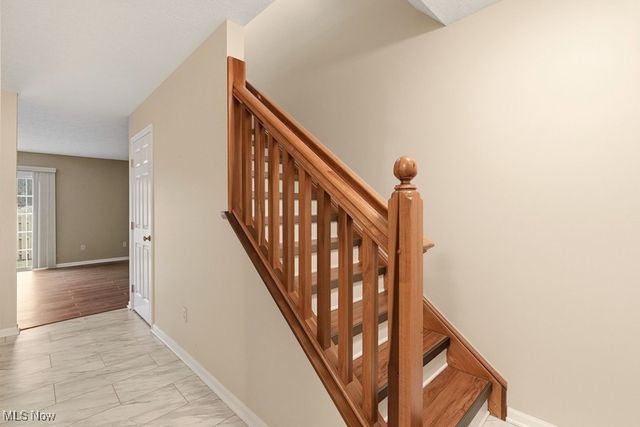 378 Angela Lane, Avon Lake, OH 44012