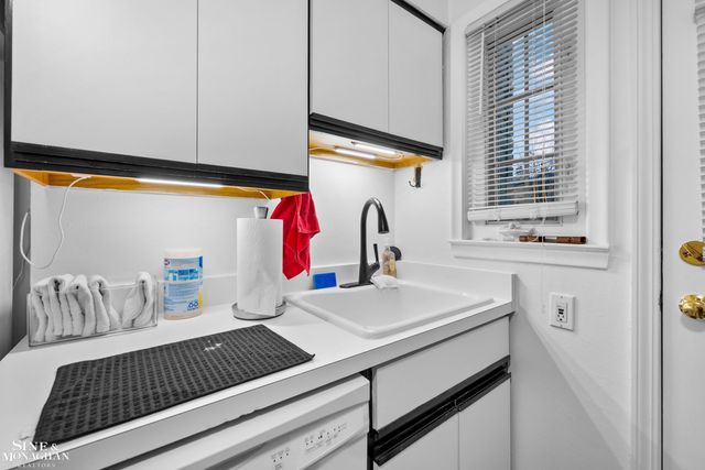 716 Graefield Court, Birmingham, MI 48009