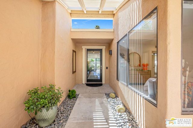 302 Villena Way, Palm Desert, CA 92260