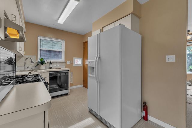 27511 Cambridge Street, Garden City, MI 48135
