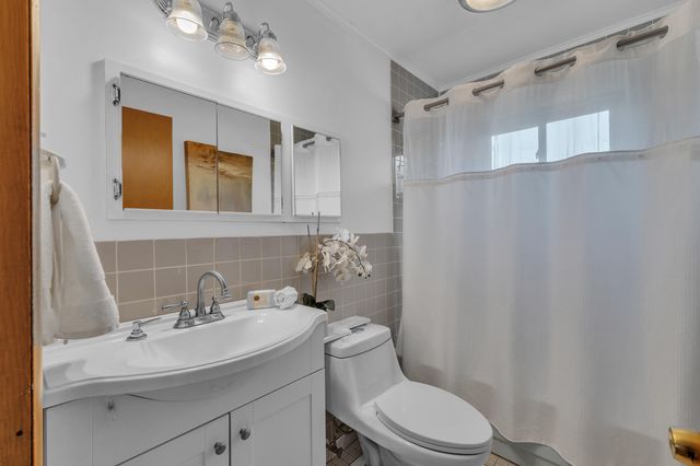 27511 Cambridge Street, Garden City, MI 48135
