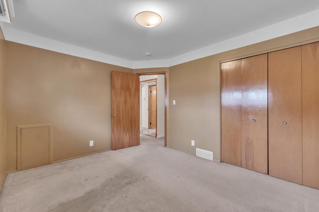 27511 Cambridge Street, Garden City, MI 48135
