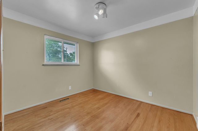 27511 Cambridge Street, Garden City, MI 48135