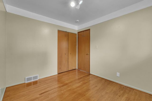 27511 Cambridge Street, Garden City, MI 48135