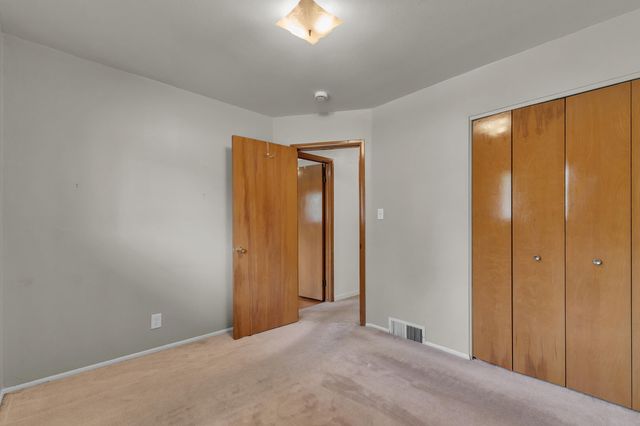 27511 Cambridge Street, Garden City, MI 48135