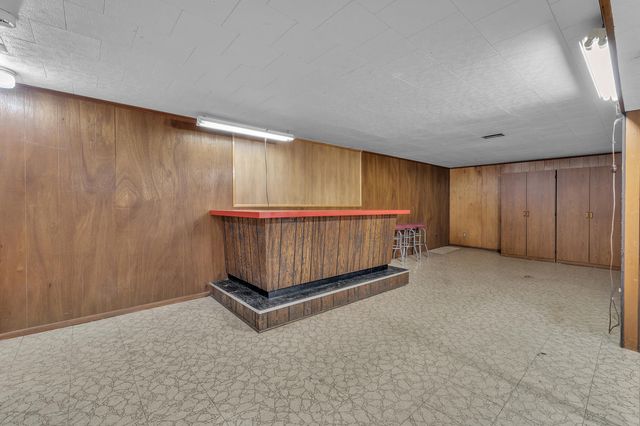 27511 Cambridge Street, Garden City, MI 48135