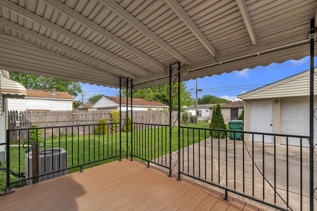 27511 Cambridge Street, Garden City, MI 48135