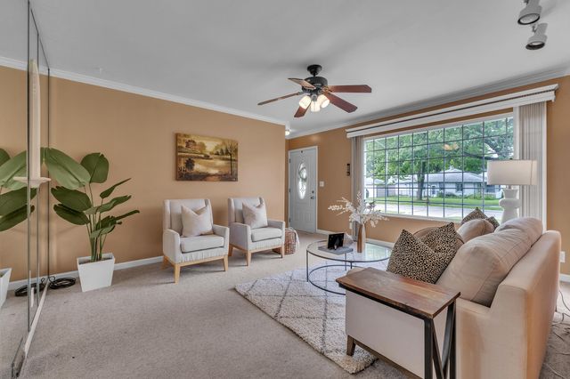 27511 Cambridge Street, Garden City, MI 48135