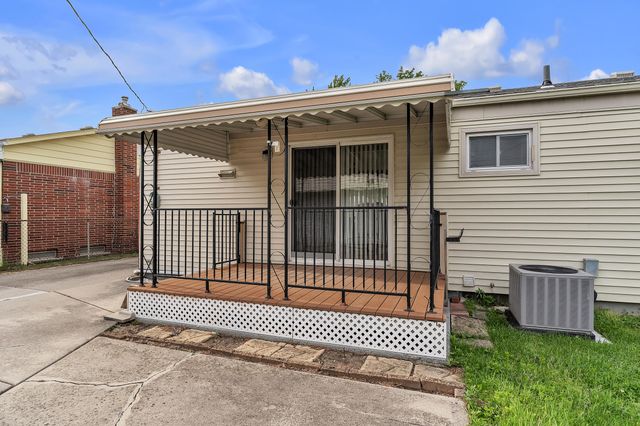 27511 Cambridge Street, Garden City, MI 48135