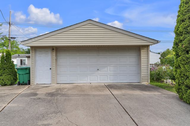 27511 Cambridge Street, Garden City, MI 48135