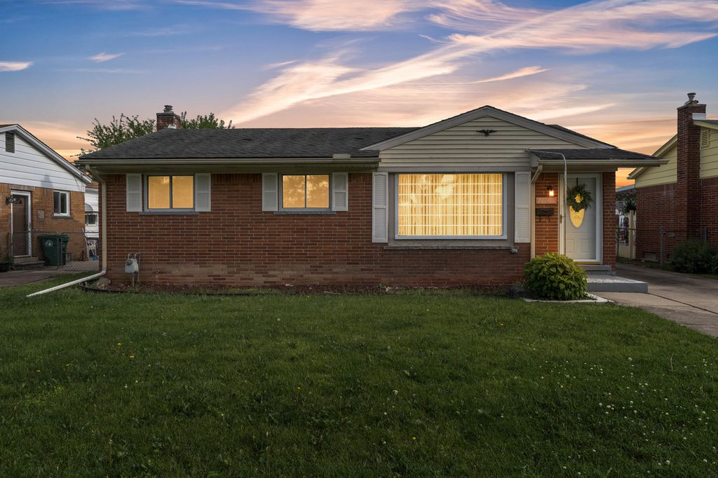 27511 Cambridge Street, Garden City, MI 48135
