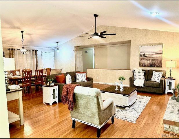 2712 Kings Crossing Drive, Barnhart, MO 63012