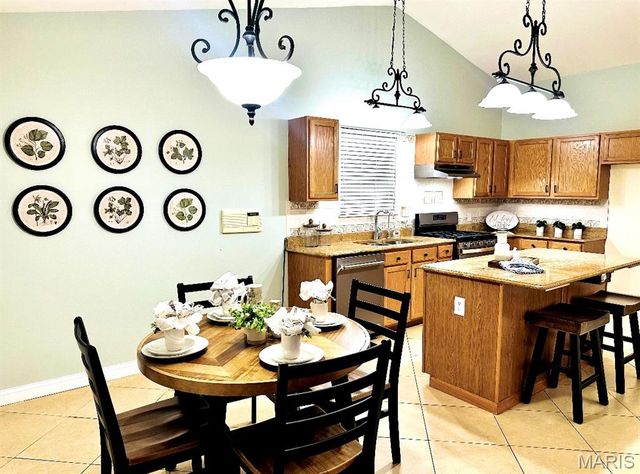 2712 Kings Crossing Drive, Barnhart, MO 63012