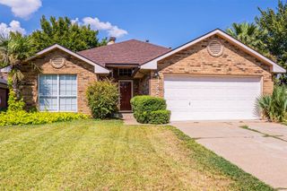 3226 Wuthering Circle, Grand Prairie, TX 75052