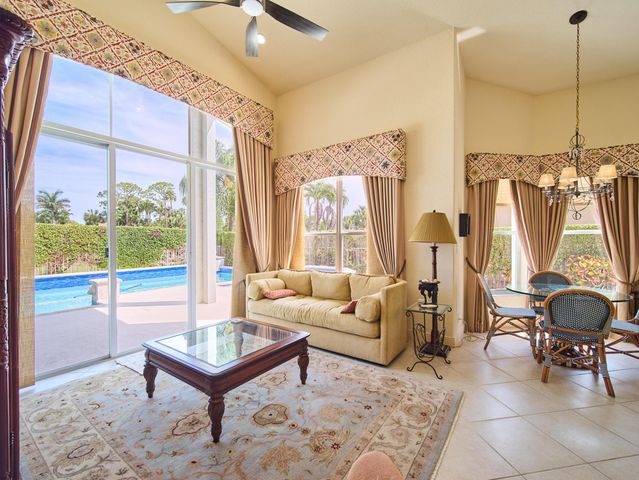 8282 Spyglass Drive, West Palm Beach, FL 33412