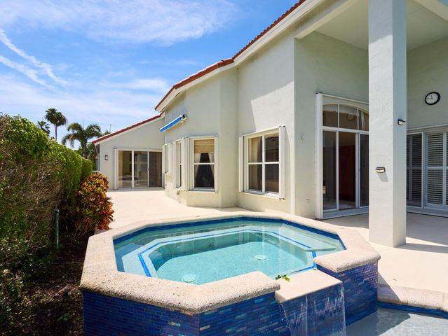 8282 Spyglass Drive, West Palm Beach, FL 33412