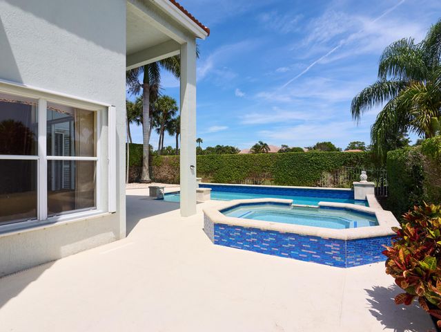 8282 Spyglass Drive, West Palm Beach, FL 33412