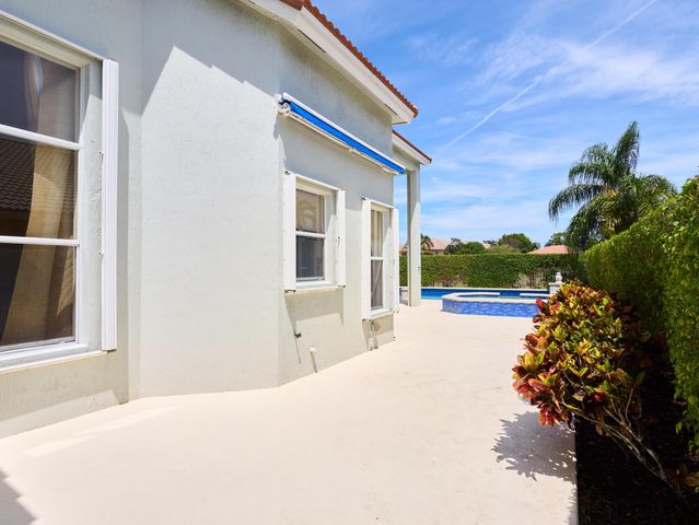 8282 Spyglass Drive, West Palm Beach, FL 33412